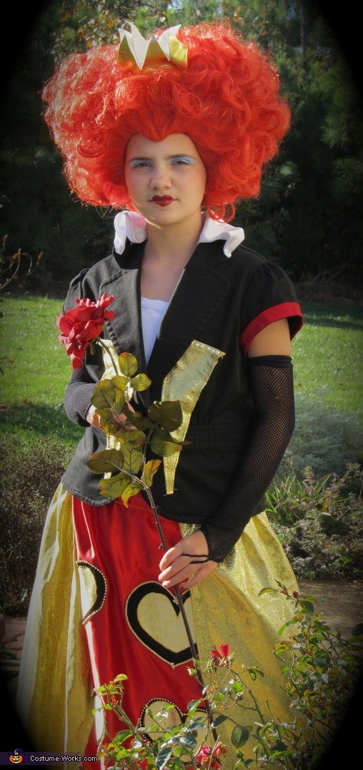 Iconic Red Queen Visuals & Costume Designs Dramatic Appeal